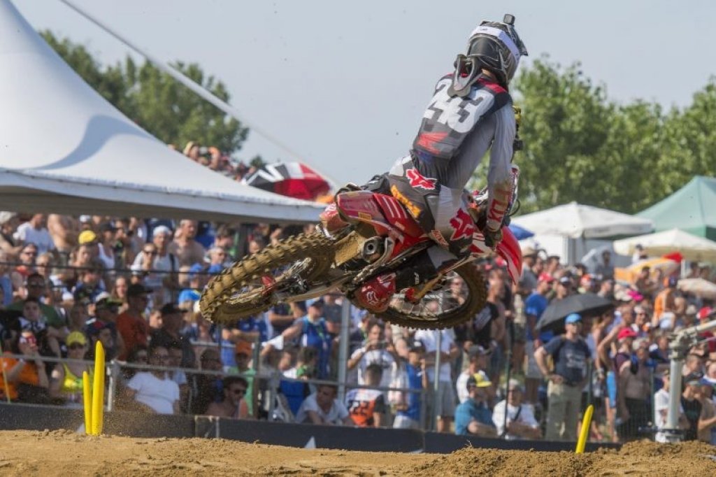 Tim Gajser za točko ob stopničke, zmaga ostala v Italiji Tim Gajser za točko ob stopničke, zmaga ostala v Italiji