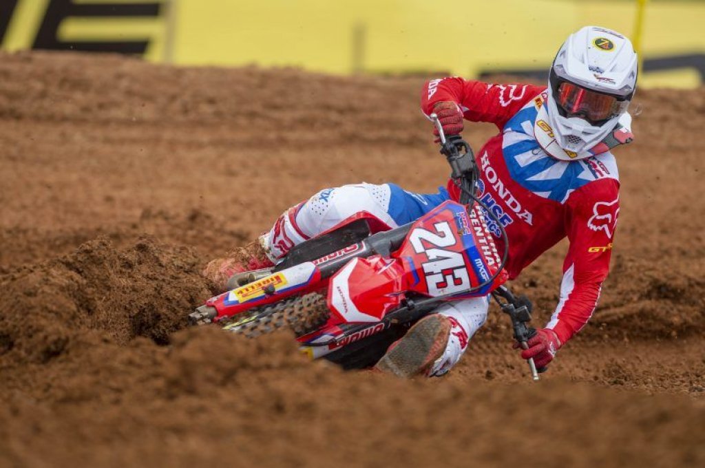 Tim Gajser še šestič zapored zmagal Tim Gajser še šestič zapored zmagal